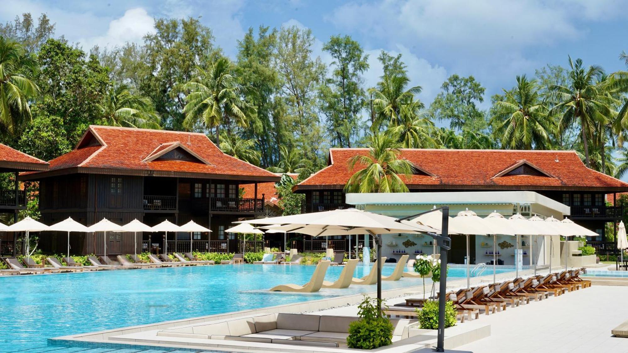 普兰吉海滩度假村温泉酒店 浮罗交怡 外观 照片 The swimming pool at the resort