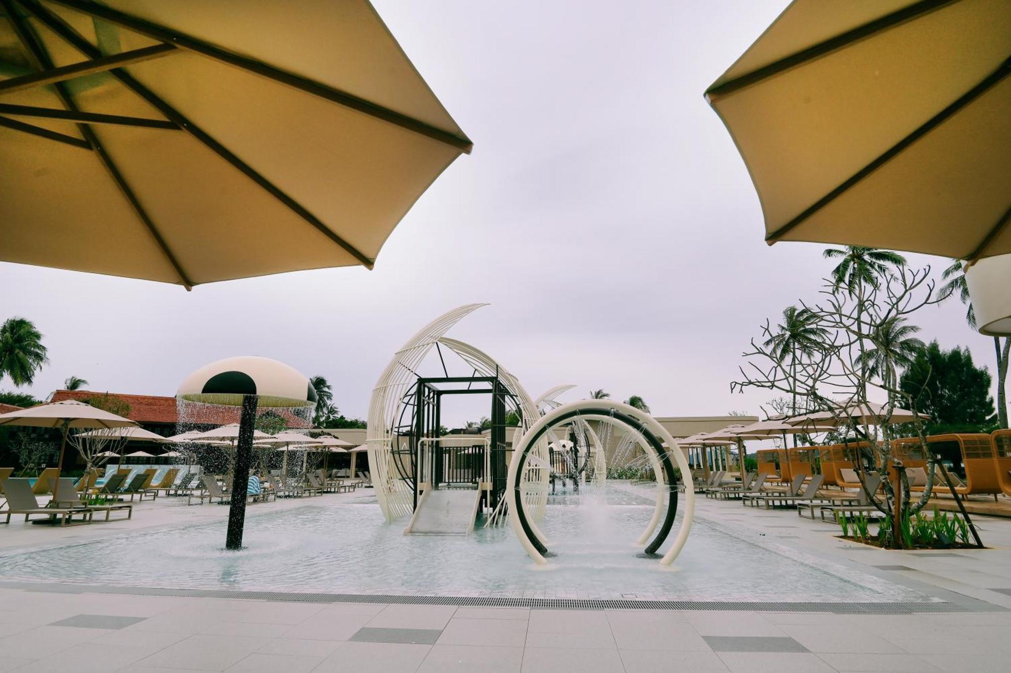 普兰吉海滩度假村温泉酒店 浮罗交怡 外观 照片 The pool at the resort